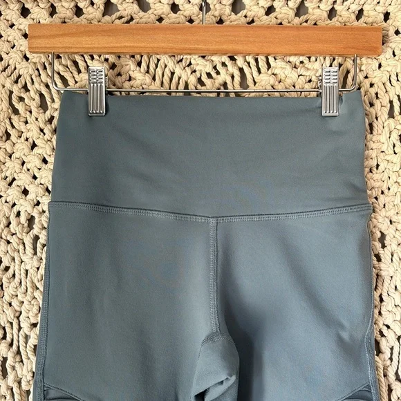 Alo Yoga Athletic Athleisure Dusty Blue Motto Leggings Pants - Picture 2 of 5